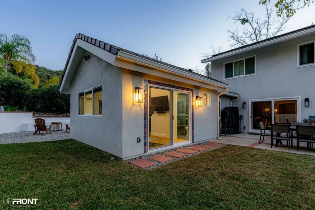 Detached room addition in Westlake Village, finished in smooth stucco with a pitched tile roof — photo 4 of 15